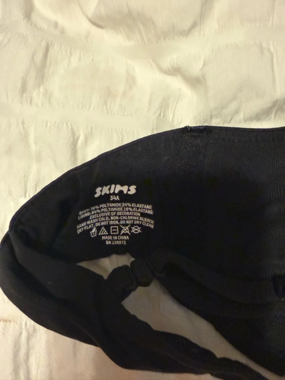 SKIMS Black Molded Underwire Bra - Picture 3 of 4